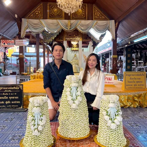 ลูกค้าแก้บนหลวงพ่อทันใจกับพานมะลิจากร้านคุณหล้า 59 (7)