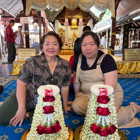 ลูกค้าแก้บนหลวงพ่อทันใจกับพานมะลิจากร้านคุณหล้า 59 (29)