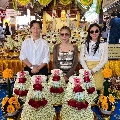 ลูกค้าแก้บนหลวงพ่อทันใจกับพานมะลิจากร้านคุณหล้า 59 (39)
